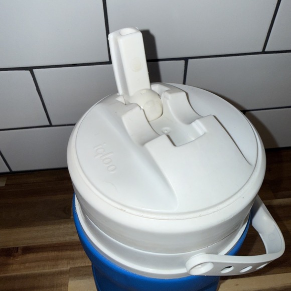Igloo Water Jug Cooler Made in USA 1/2 Gallon Blue Contour 1992 - Picture 3 of 5